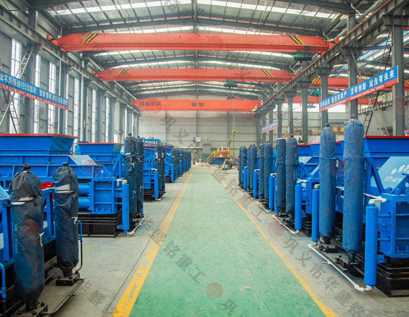 處理建筑廢料用什么設(shè)備？破碎紅磚用雙齒輥破碎機(jī)好嗎？