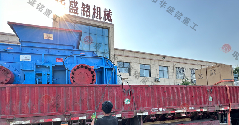 鐵礦石液壓對(duì)輥破碎機(jī)的維護(hù)成本如何？工作原理是什么？
