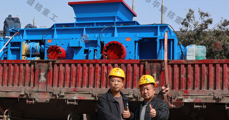 鵝卵石制砂用什么破碎機(jī)？推薦對(duì)輥機(jī)價(jià)格不貴還耐用